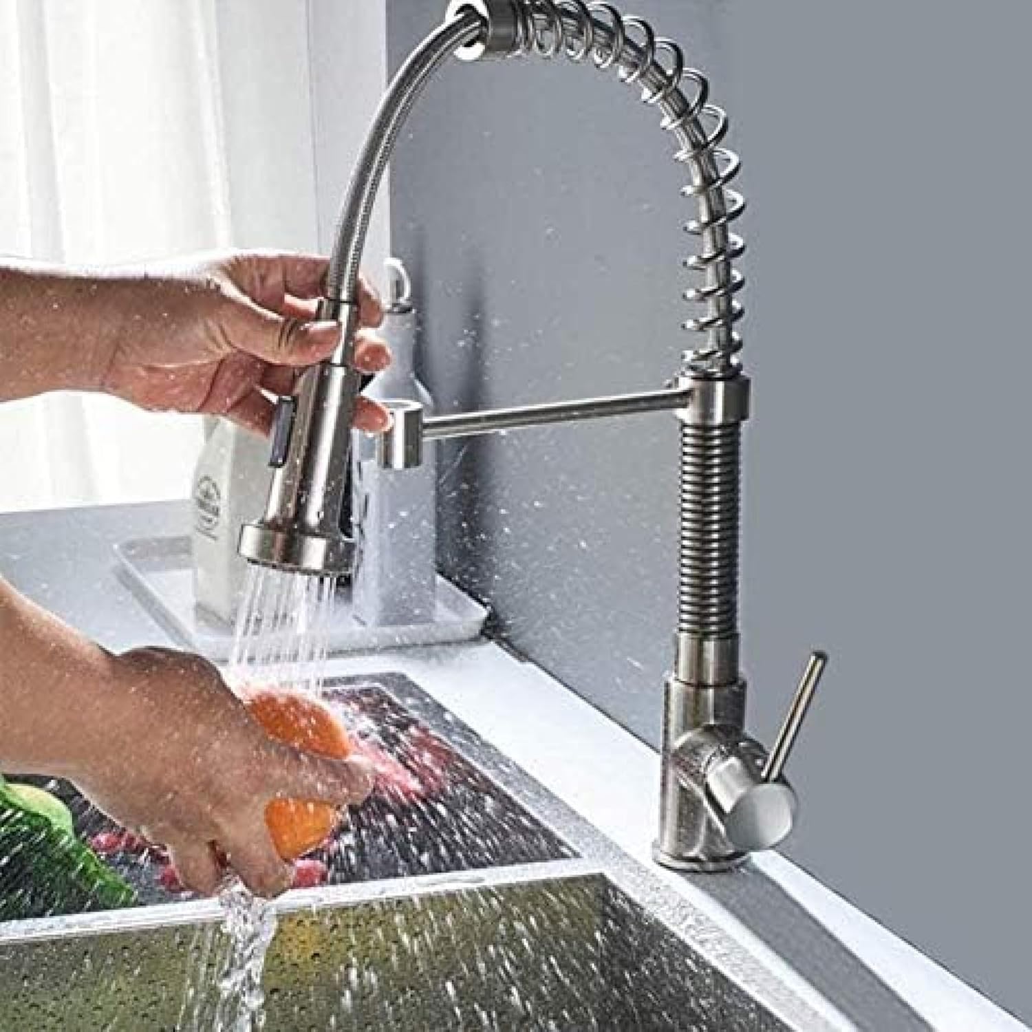 Robinet de cuisine avec pulvérisateur à ressort, mitigeur eau chaude froide en nickel brossé