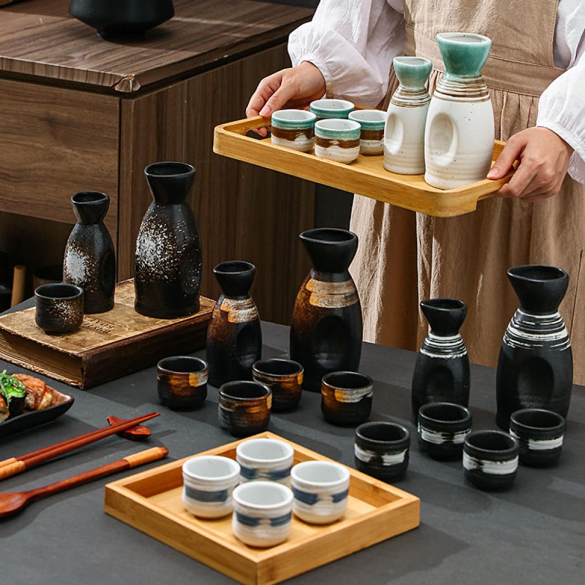 Beaupretty Set da Sakè in Ceramica Giapponese Elegante per Bere Distillati Bottiglia e Tazzine per Matrimoni e Compleanni