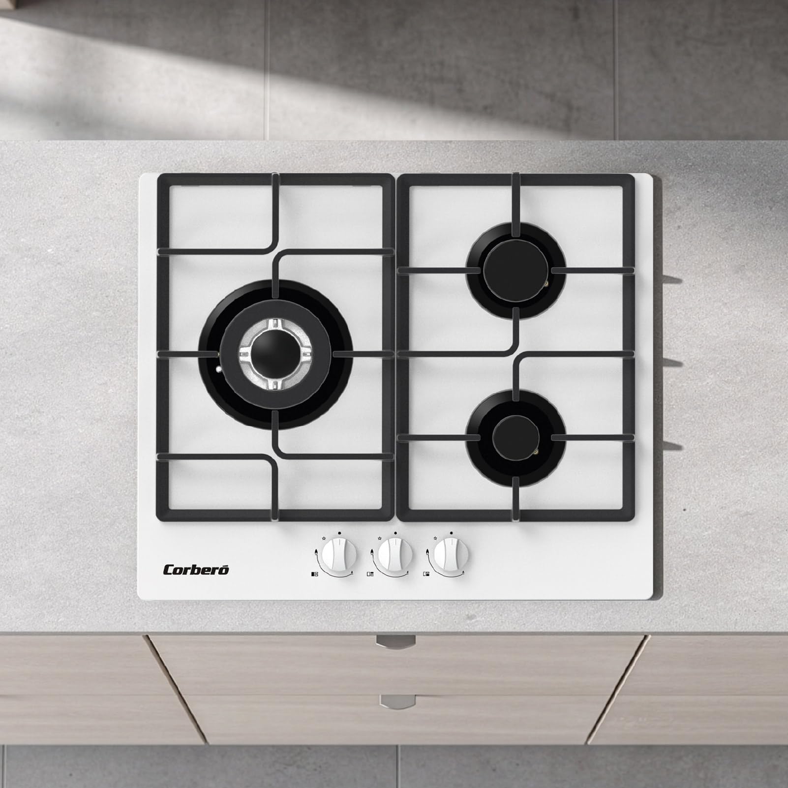 Corberó - Plaque gaz butane 60 cm | CPCGM3F3126W | Puissance 6,05 kW | 3 zones | Zone Wok | Auto-allumage | Couche de protection Clean+ | Arrêt automatique | Verre blanc