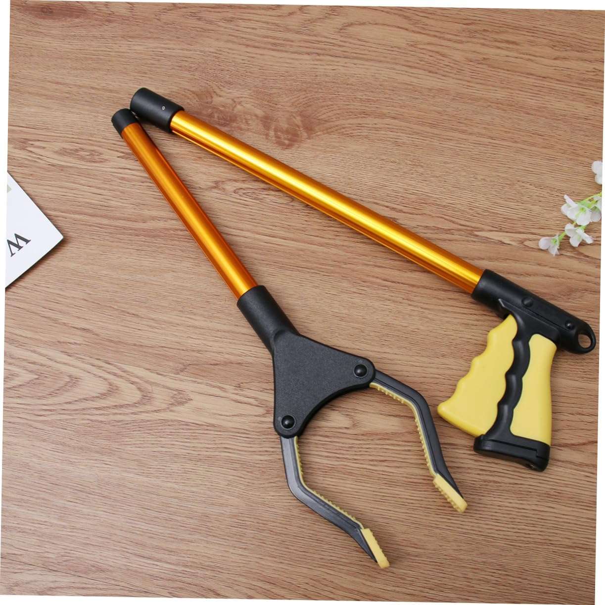 Unomor 1pc Long Handle Trash Pickup Clip Heavy Duty Grabber Reacher for Garbage Collector Rustproof Multifunctional Indoor/Outdoor Use