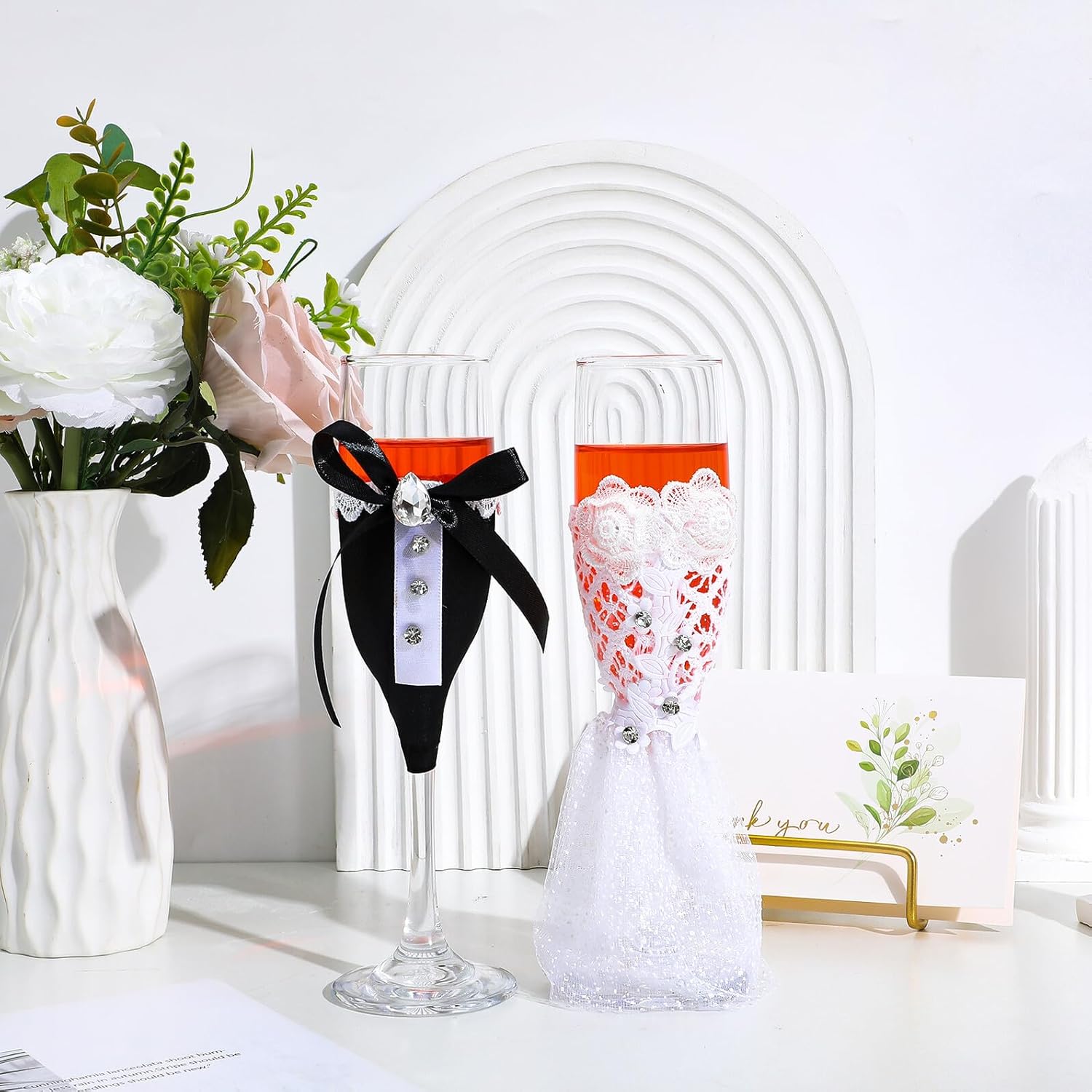 Wedding Wine Glass Set Black and White Decorative Goblets Bride and Groom Toasting Glasses for Engagement and Wedding Celebrations