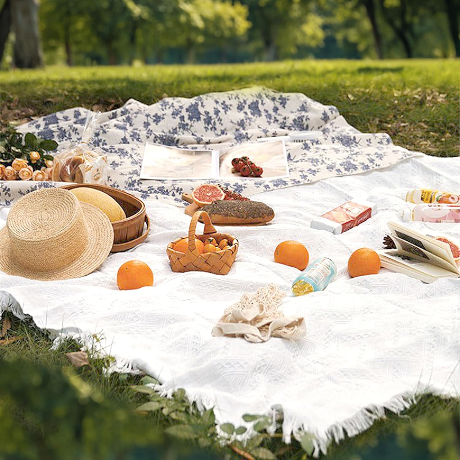 102 x 71in Extra Large Outdoor White Picnic Blanket Bohemia Oversize Beach Blanket with Fringe Machine Washable Portable for Spring Summer Camping Beach, Grass Lawn, Park