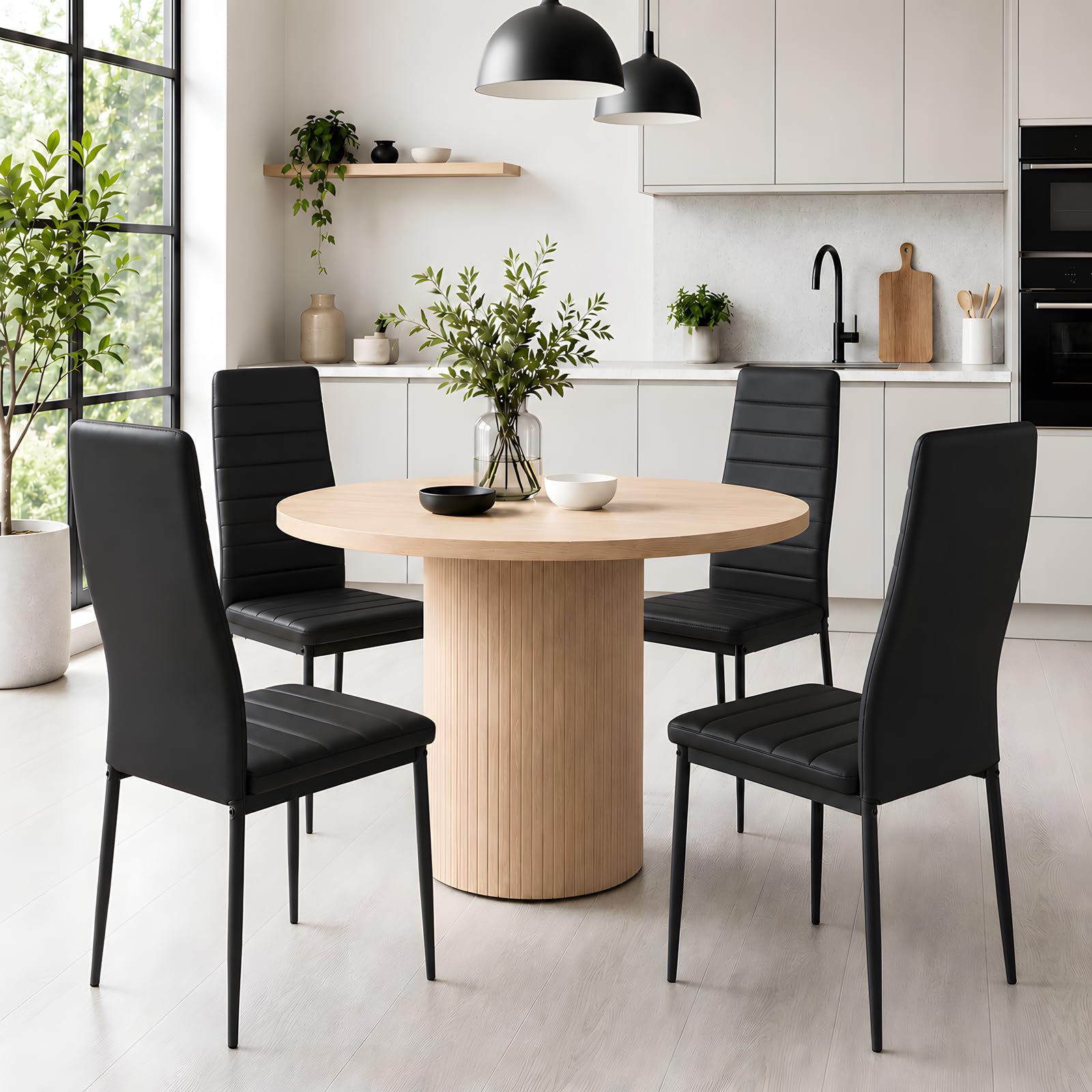 Juego de 4 Sillas de Comedor Negro Polipiel Fácil de Limpiar Silla Cocina Moderna Acolchada Patas Metal Respaldo Alto Salvaspacio Impermeable