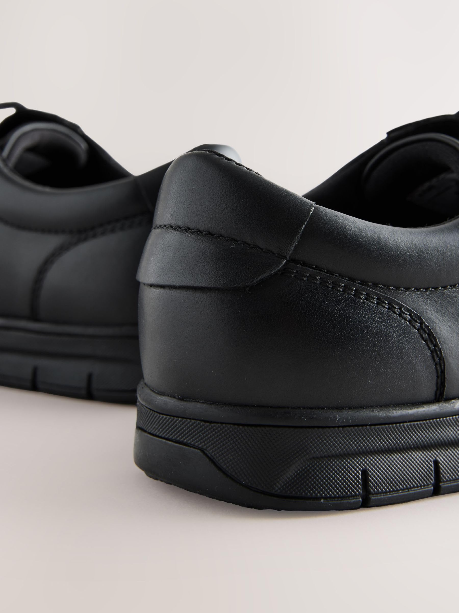 NEXT Garçon Chaussures habillées en Cuir à Lacets pour l’école