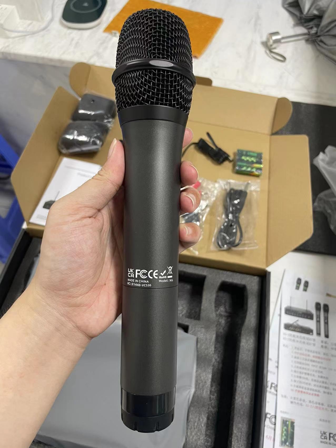 PROZOR Microfono Senza Fili Bluetooth 4.2 Microfono Karaoke Wireless UHF Sistema Microfonico Portatile Professionale Bluetooth Treble Echo Bass con Cavo Audio 6,35 mm/RCA per Matrimoni Feste DJ Chiese