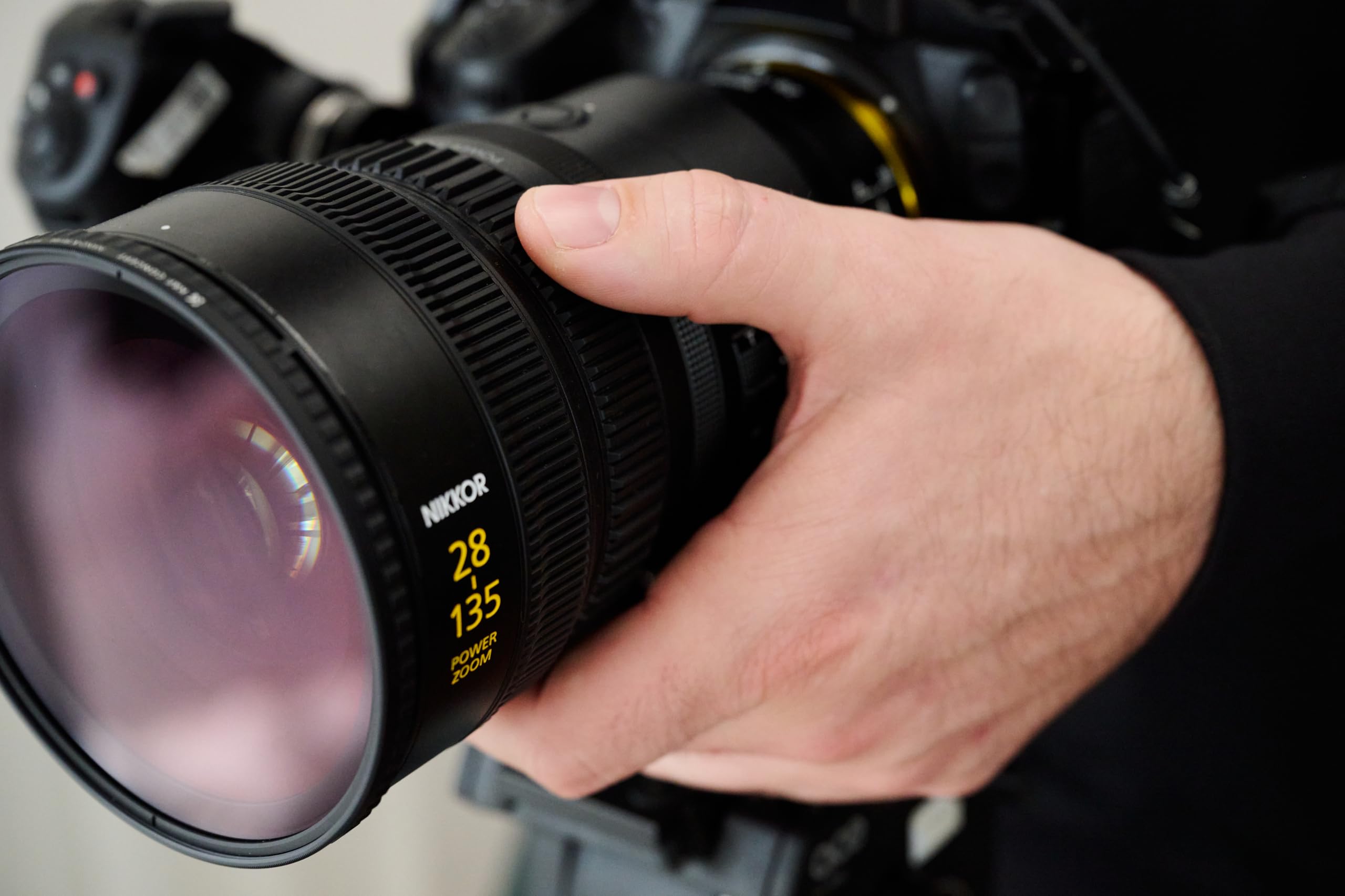 Nikon NIKKOR Z 28-135mm f/4 PZ (professionelles AF-Videoobjektiv für 8k Video)