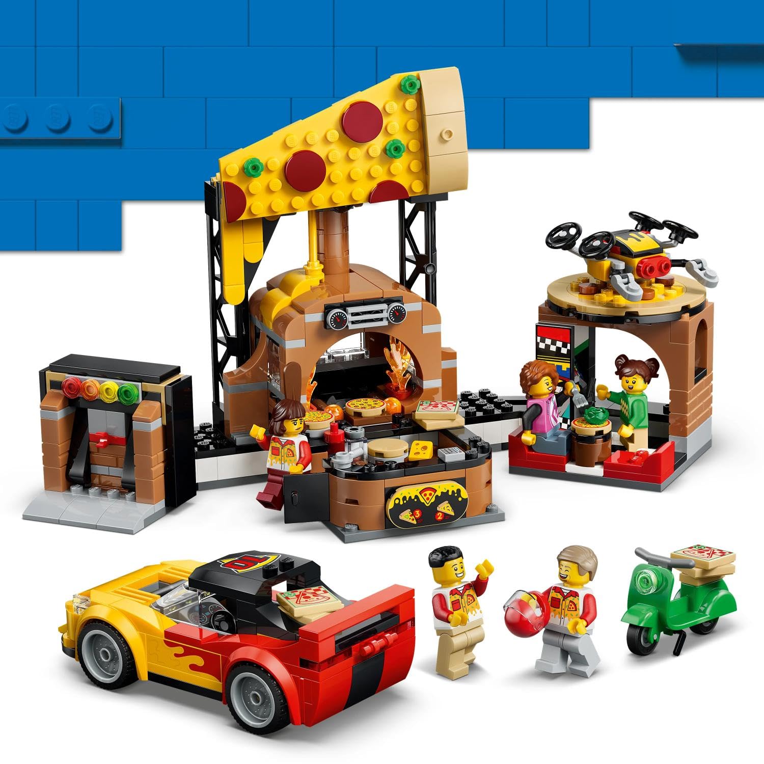 LEGO City La Pizzeria et Ses Véhicules de Livraison - Jeu de Construction - Jouet Voiture, Scooter, Drone, Borne d’Arcade & 4 Minifigurines - Idée de Cadeau d'anniversaire pour Garçon dès 6 Ans 60496