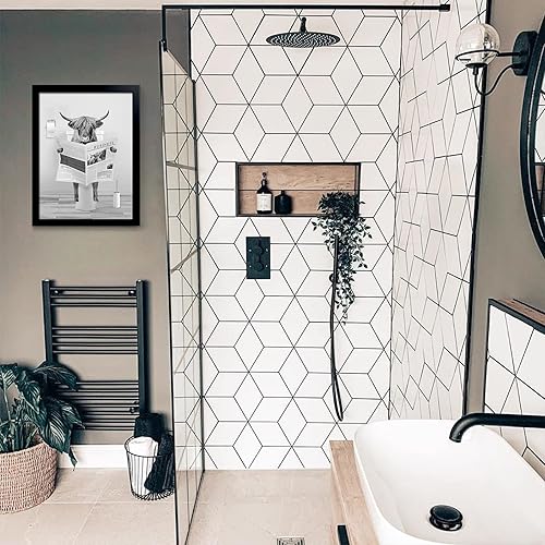 Vista 45 de Divertido arte de pared enmarcado de vaca de las tierras altas en bañera, lienzo blanco y negro, impresiones artísticas de pared de vaca, decoración