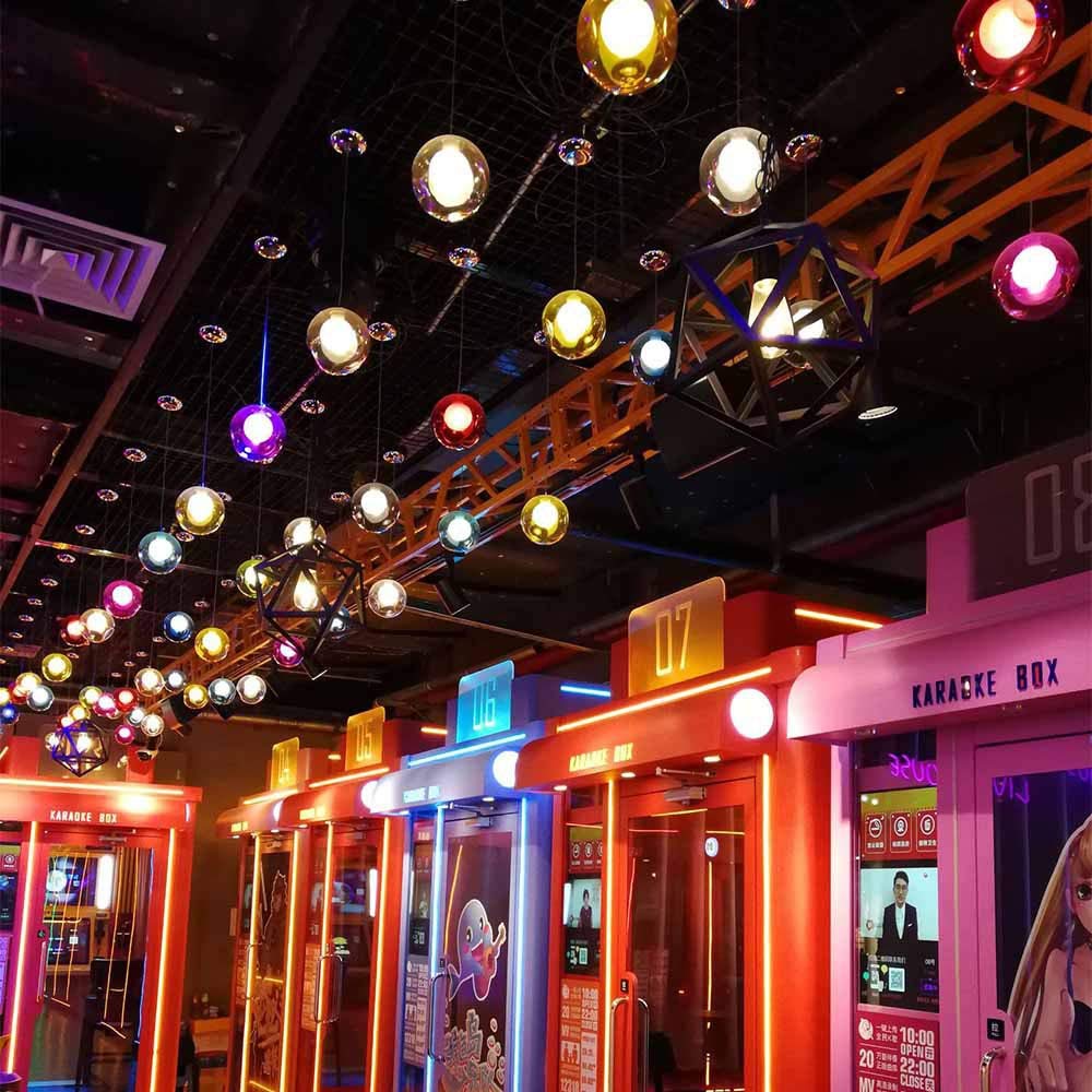 Chaozan® lampa RGB z pilotem zdalnego sterowania, zmiana koloru LED | 3 W (zastępuje 20 W) przyciemniana żarówka z RGB i ciepłą ciepłą bielą, 2700 K E27 RGB LED żarówki - do oświetlenia na imprezę, dekoracja (4 sztuki)