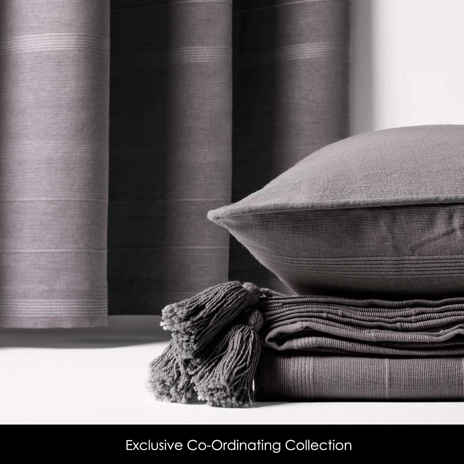 HOMESCAPES Paire de Rideaux à œillets – Gris 167x182cm – Collection Rajput 100% Coton