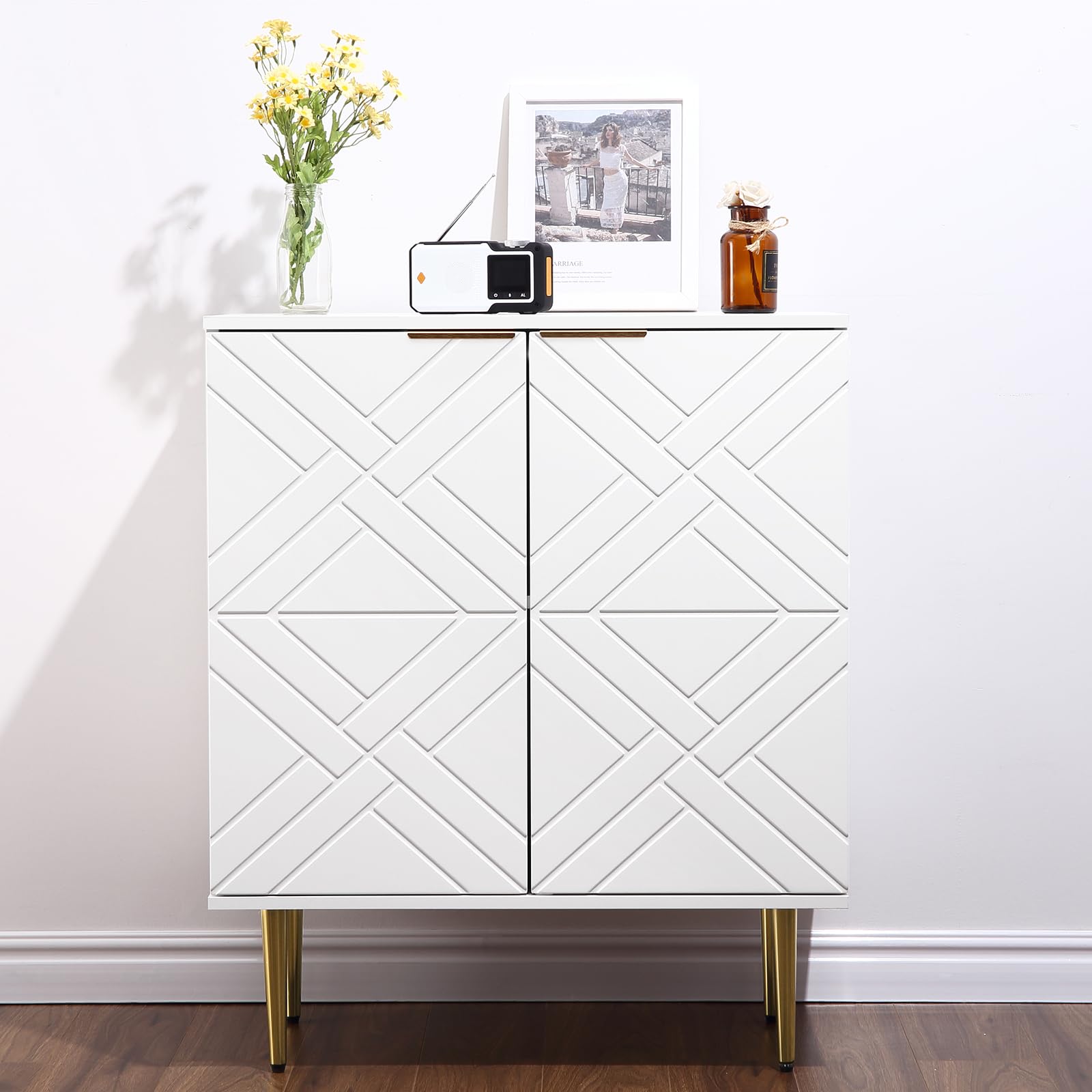 Garvee Aparador Moderno de Madera - Puertas Decorativas en Relieve - Estantes y Gran Capacidad de Almacenamiento - para Comedor, Cocina, Entrada o Pasillo - Ideal como Buffet o Armario para vajilla -