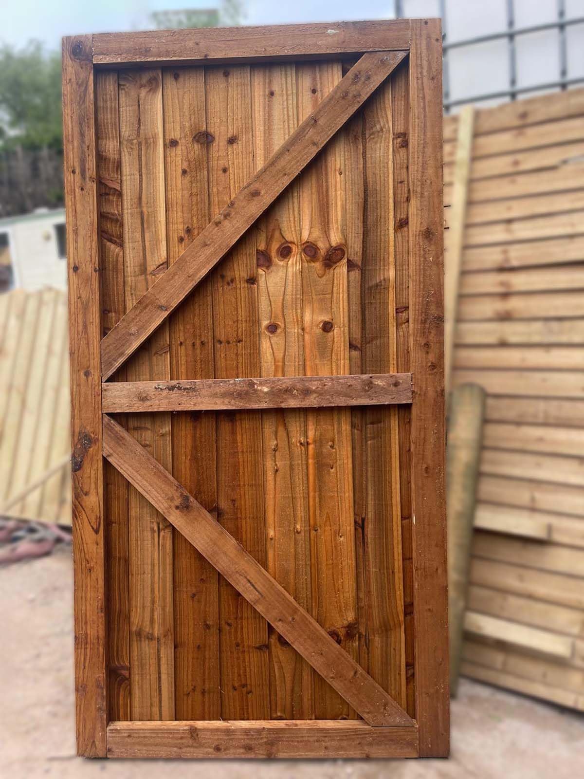 Beds Planet Garden Gate, Pedestrian Wooden Gate Pressure Treated, Wooden Feather Edge Garden Door 6ft Height 2 Feet Width 2 inches Depth (180cm High x 90cm Wide x 6cm Deep) — view 7