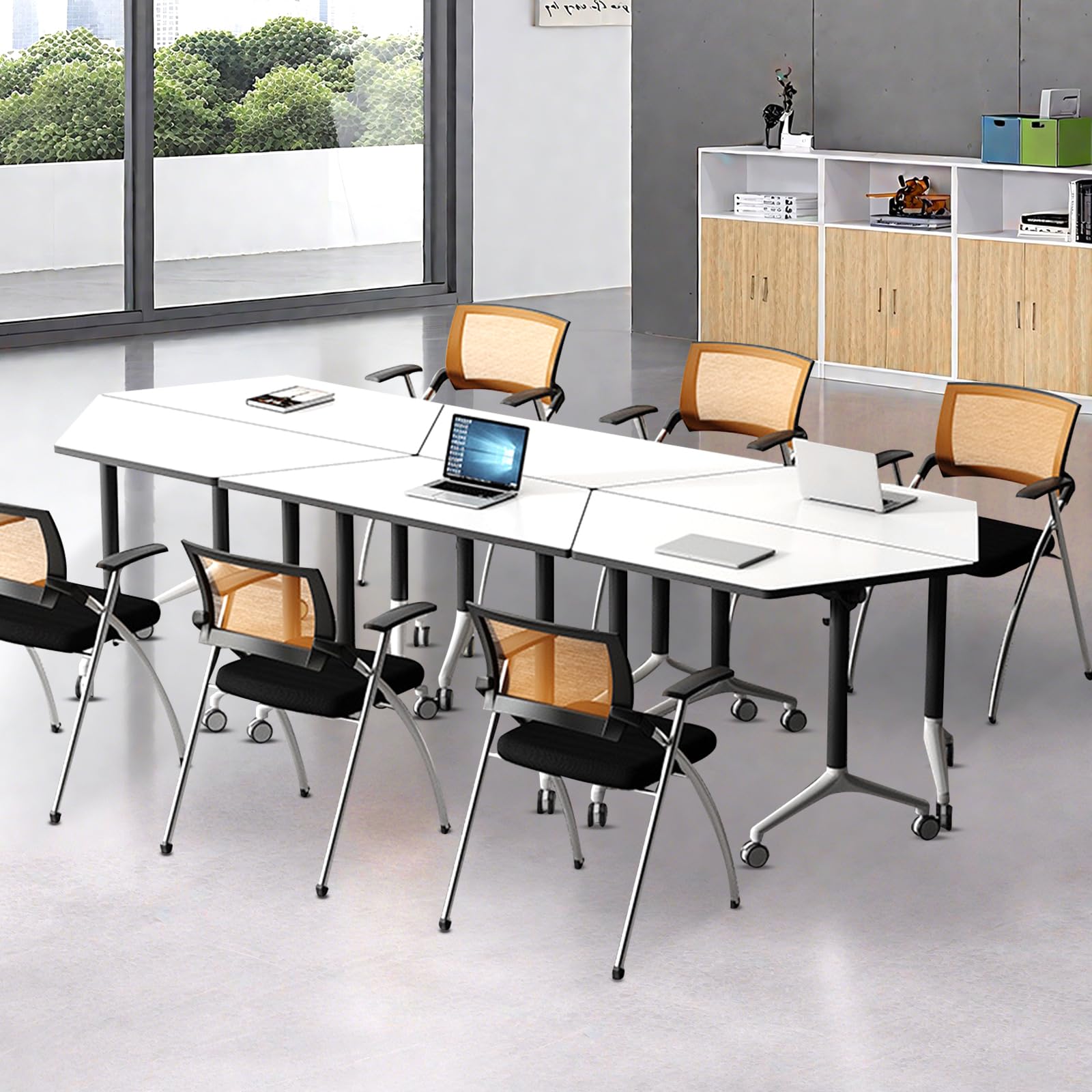 Tavolo da conferenza pieghevole trapezoidale bianco con design flip top, tavolo portatile per riunioni e allenamento per ufficio, aula ed eventi
