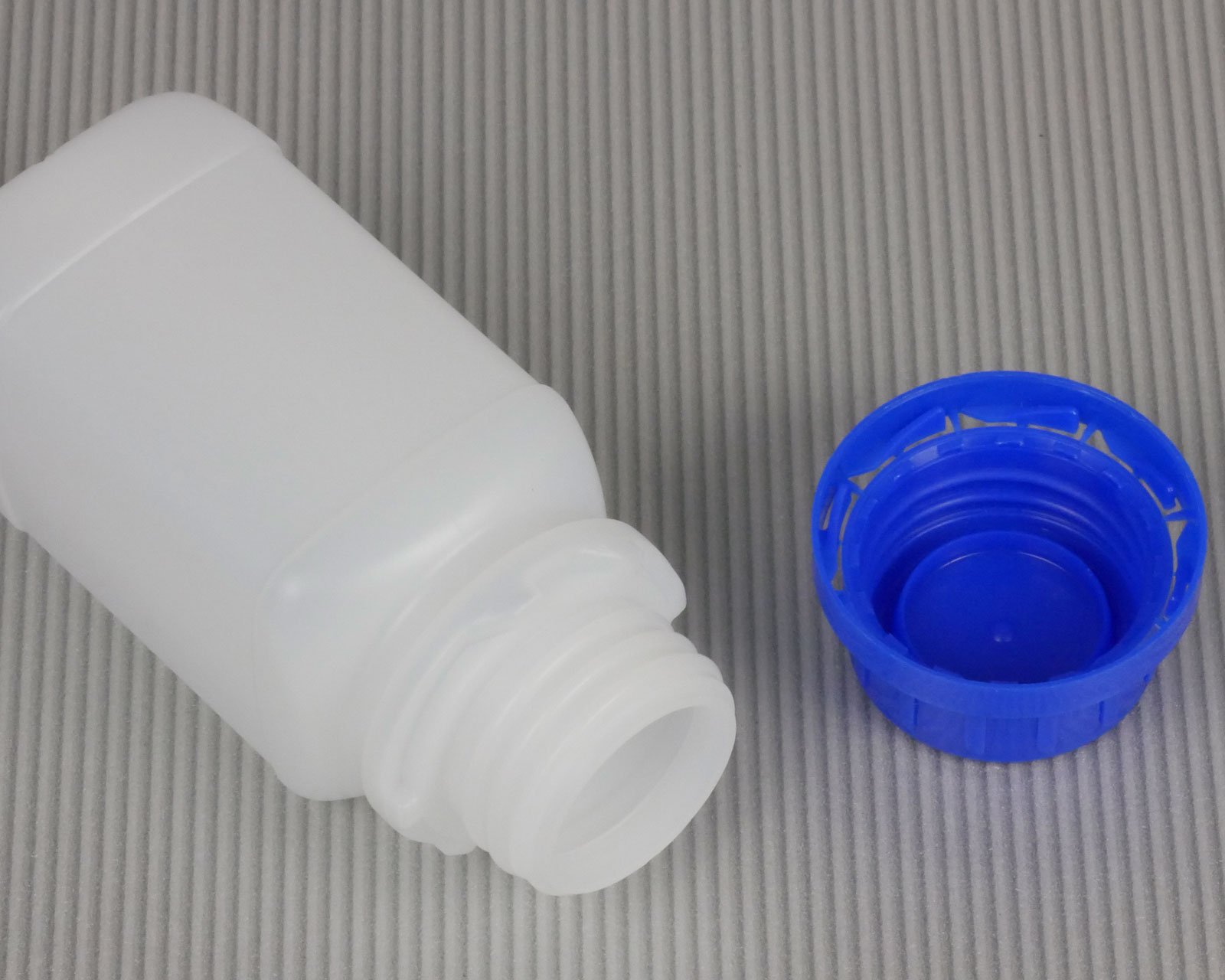 10x 100 ml Weithals-Flasche mit blauem Deckel, naturfarben, vierkant, G 32