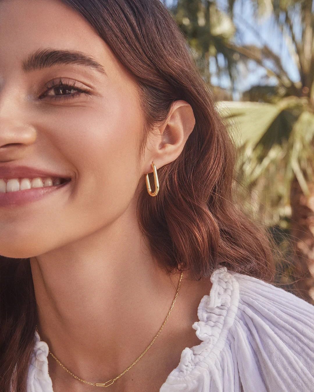 gorjana - Zoey Hoops 15/16" - 18k Gold Plated - Everyday Wear - Elevate Any Look with Contemporary Design - Secure Hinge Closure - Versatile Wear