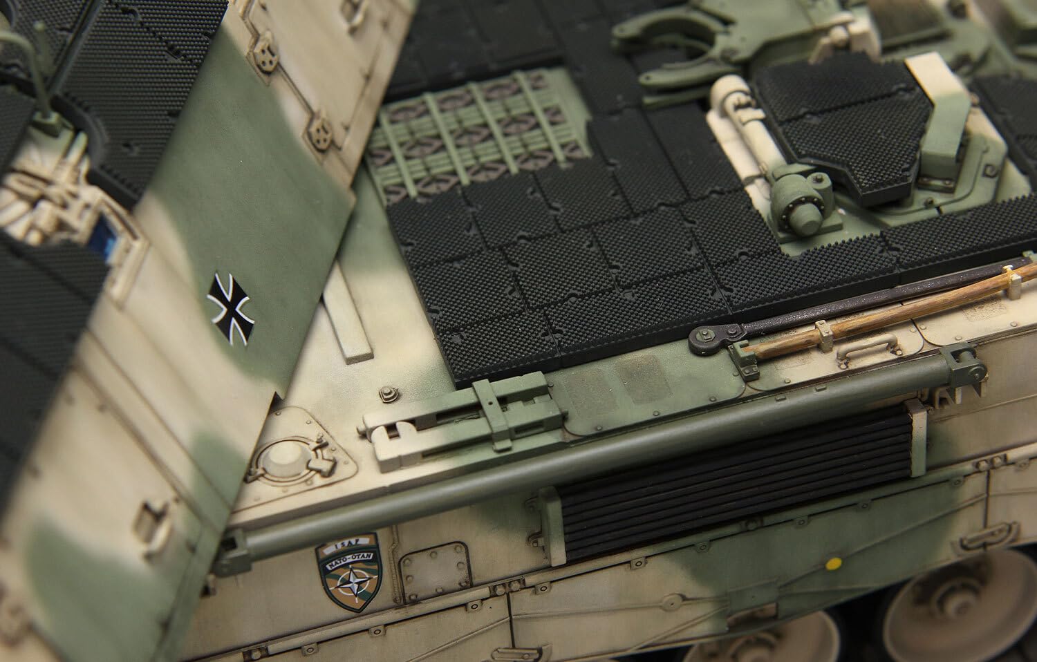 MENG 1/35 Panzerhaubitze 2000 mit Zusatzpanzerung