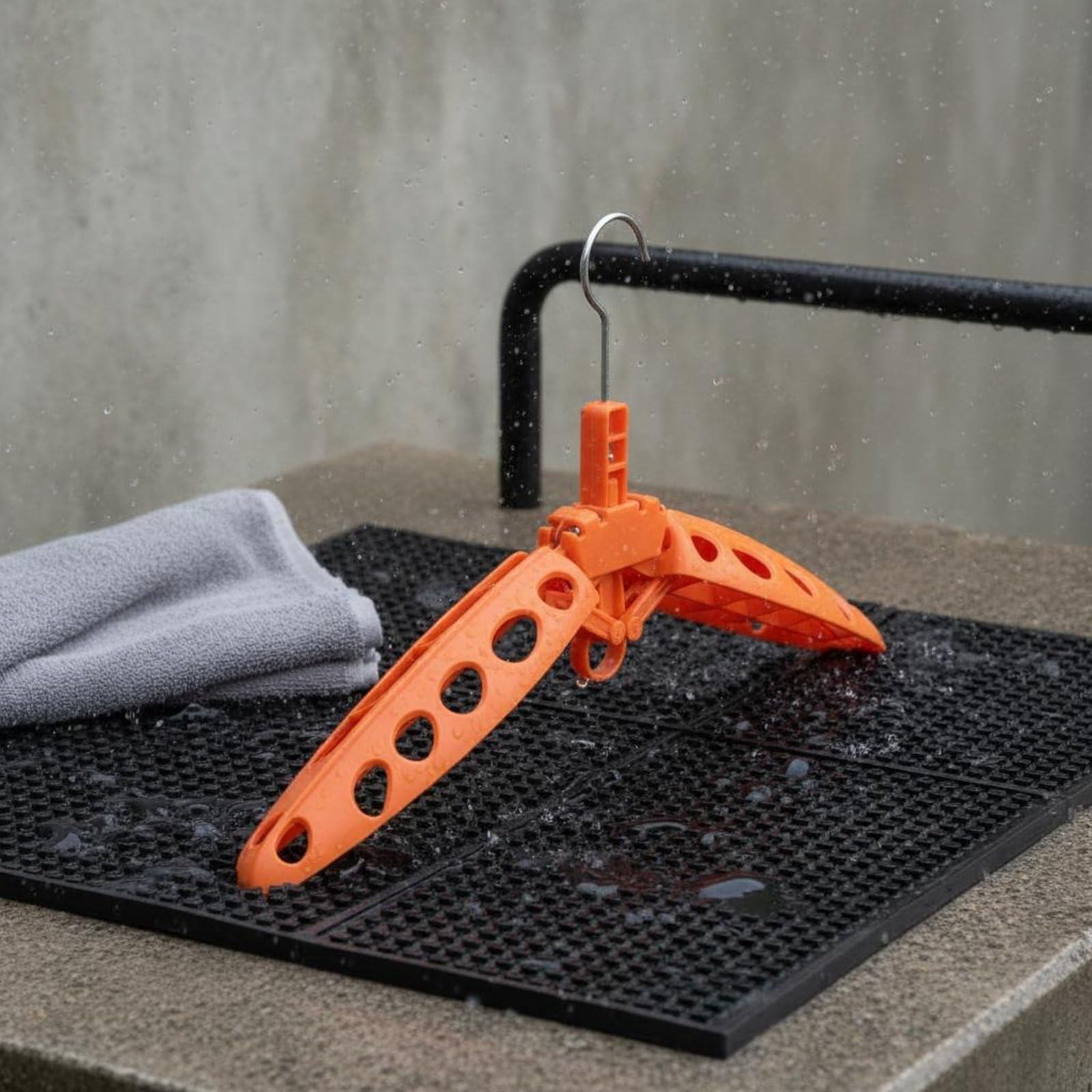 Harilla Cintre Combinaison de Plongée Cintre Porte-équipement Support Déshydratant Pliable pour Accrocher Combinaisons Détendeurs et Vestes Plastique Solide, Vert