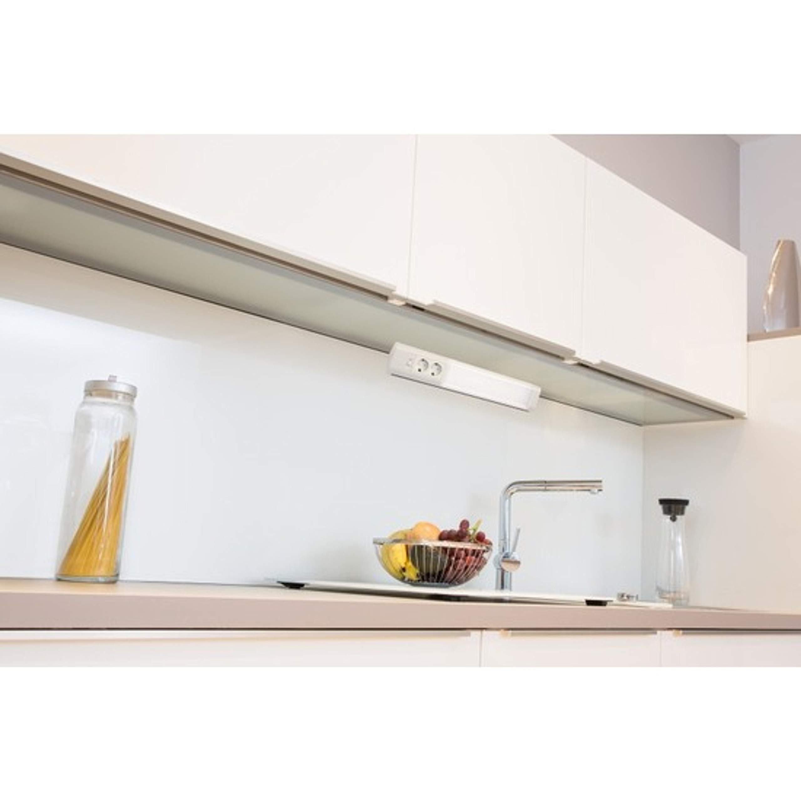 Müller Licht LED Unterbauleuchte in weiß mit 2 Steckdosen, 501mm