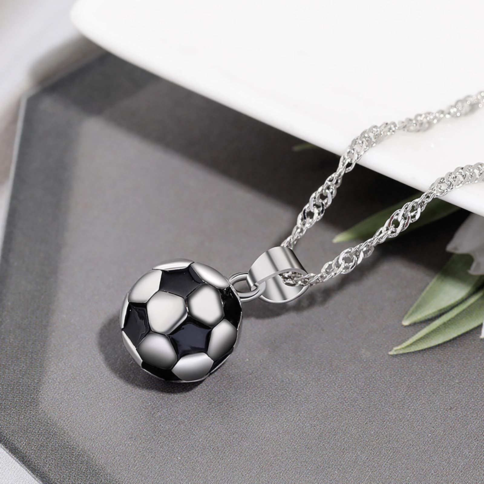 Collier avec pendentif en forme de football, en acier inoxydable, cadeau de football, pour garçons, filles, enfants, hommes, femmes, bijoux unisexes pour Noël, 55 cm