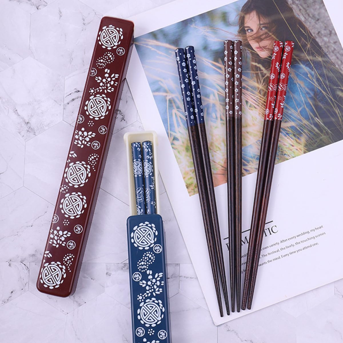 Lurrose 2 Juegos de Palillos de Madera Natural Antideslizantes con Estuches Plegables Portátiles para Sushi y Comida Asiática Caja Organizadora Compacta Roja y Azul para Viaje y Hogar