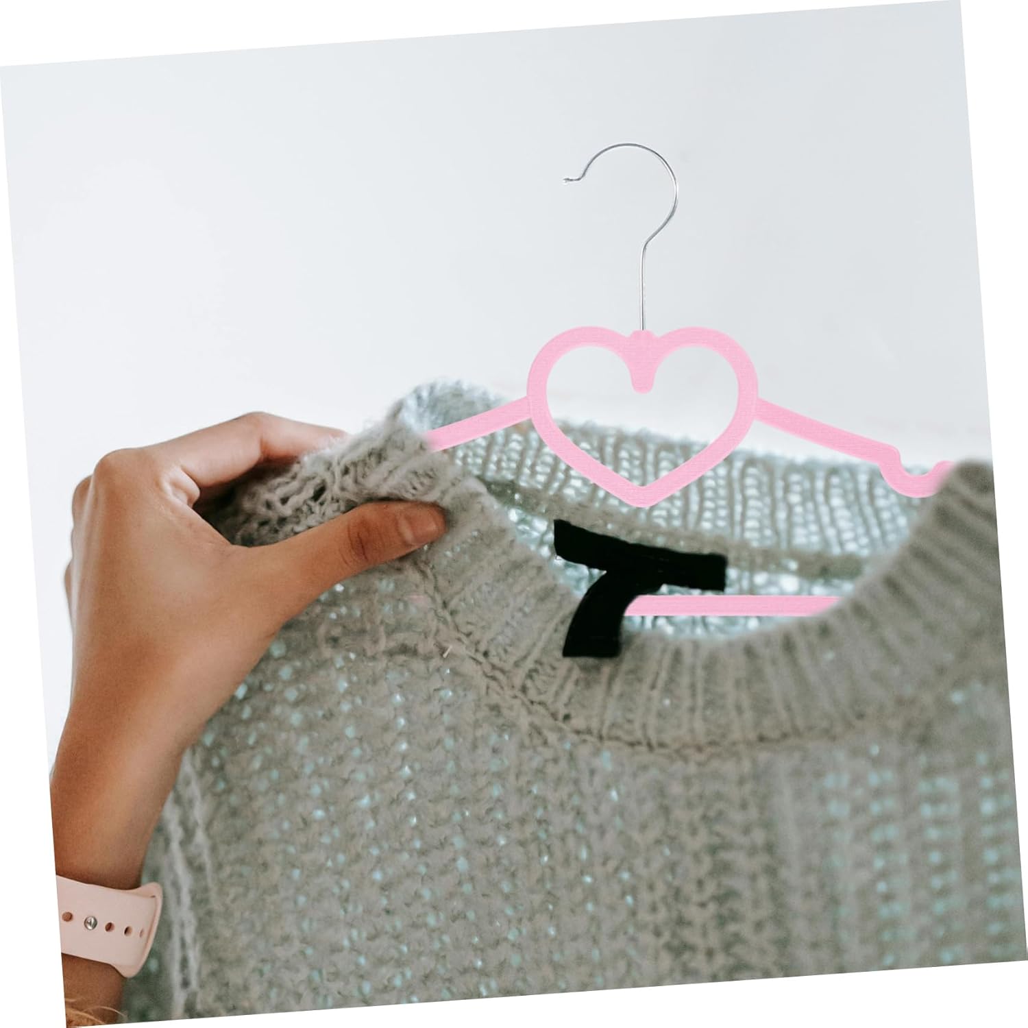 20pcs Plastic Heart Shape Hangers Pink Clothing Hangers Non-Slip for Laundry Room Closet and Shop