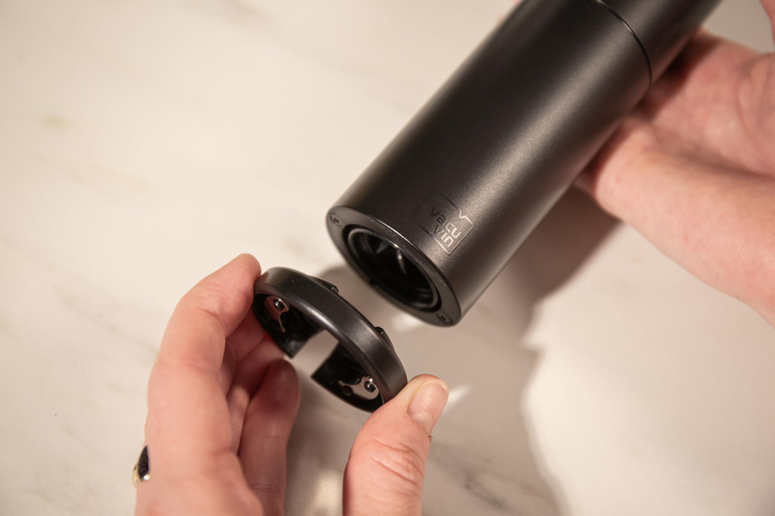 Abridor de vino eléctrico - Sacacorchos automático con carga USB - Operación de un solo toque - Abre botellas sin esfuerzo - Abrevino recargable para corcho y corchos sintéticos 2