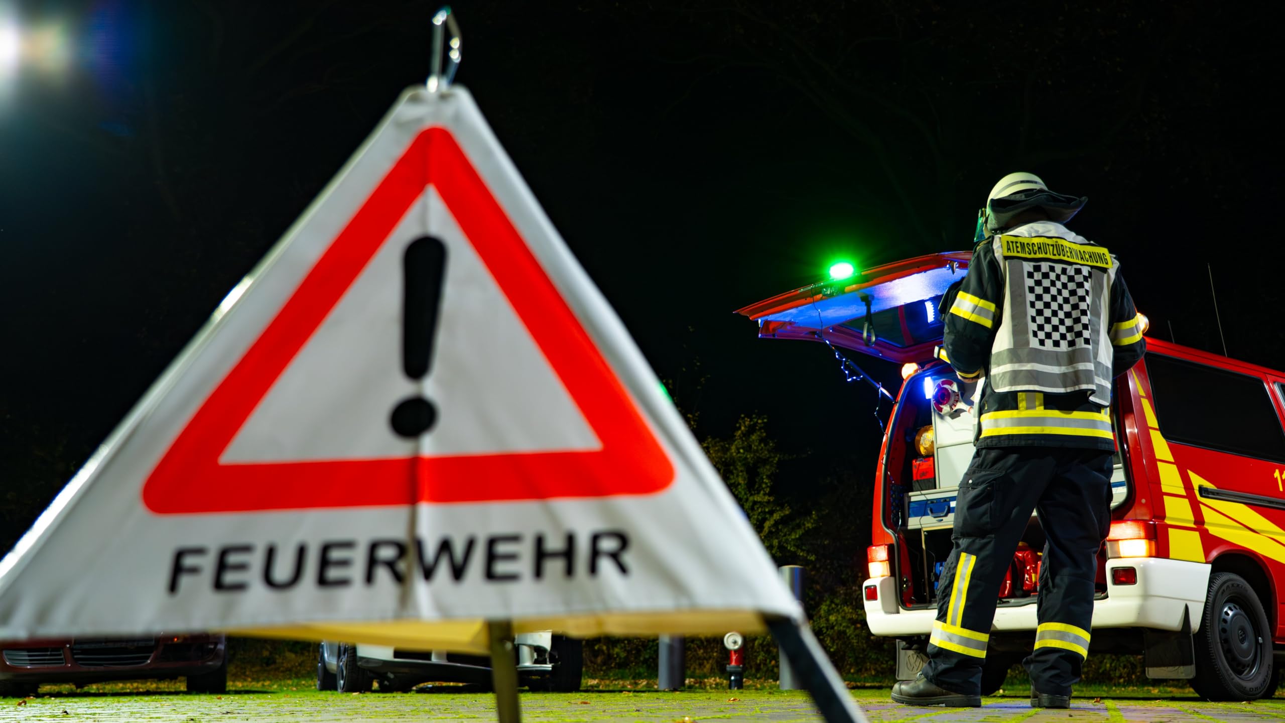 Raptors LED Technik Gecko | Einsatzleitung | Kennleuchte | Grün/Rot | 12/24V | Warnleuchte | Feuerwehr | ORGL | LNA Notarzt