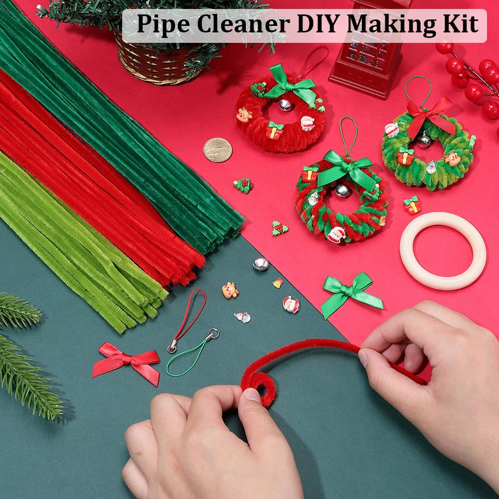 SUNNYCLUE 154-teiliges Weihnachtspfeifenreiniger-Bastelset mit Video-Tutorial in Rot und Grün, Chenille-Stiele, Glocke, Weihnachtsmann, Weihnachtsbaum, Cabochons, Mini-Kranz, Ornamente für