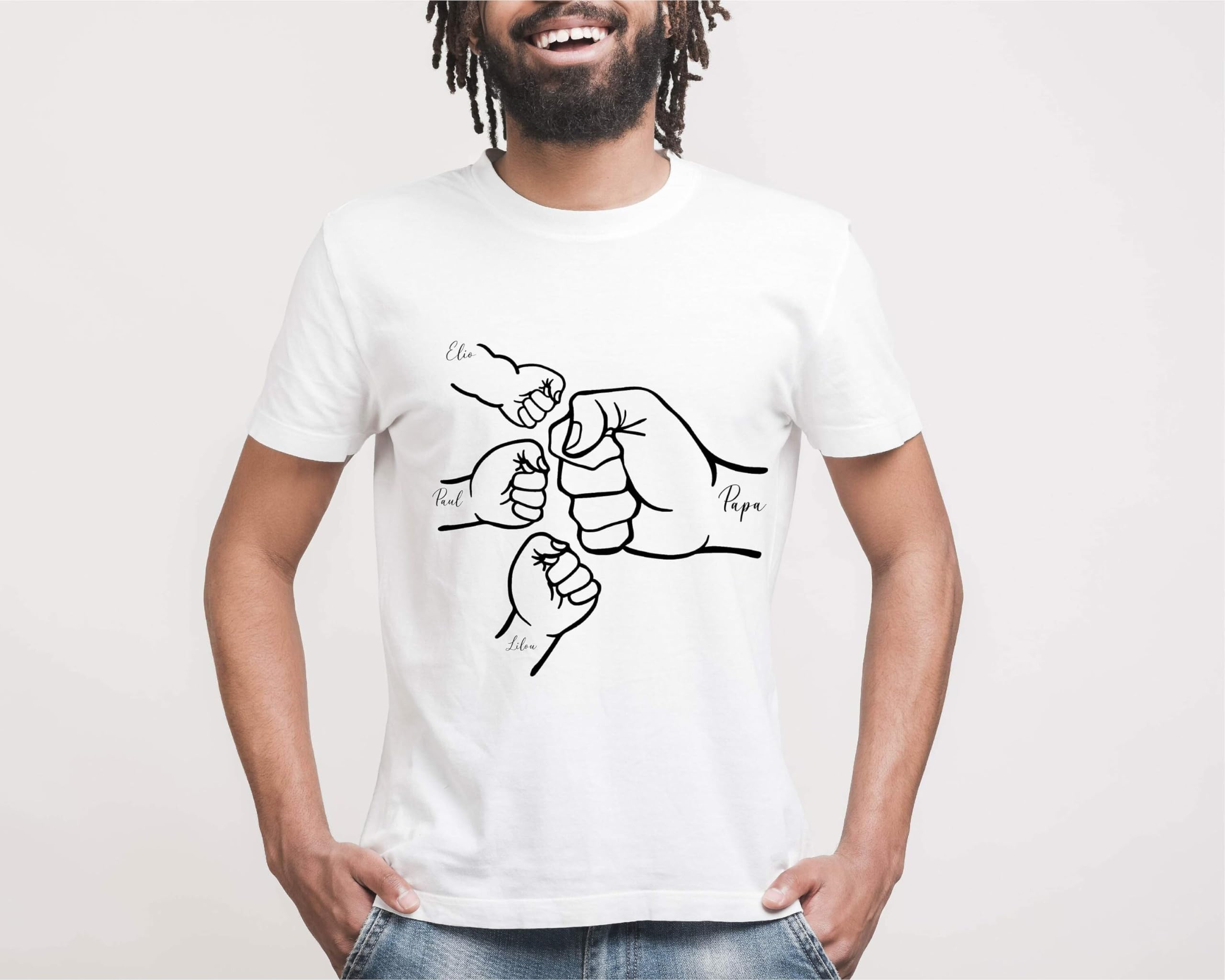 T-shirt Blanc Papa avec Poing de Papa et Poings d'Enfants Imprimés - Personnalisé avec Prénoms des Enfants - Cadeau Idéal pour la Fête des Pères - Disponible en S, M, L, XL, XXL