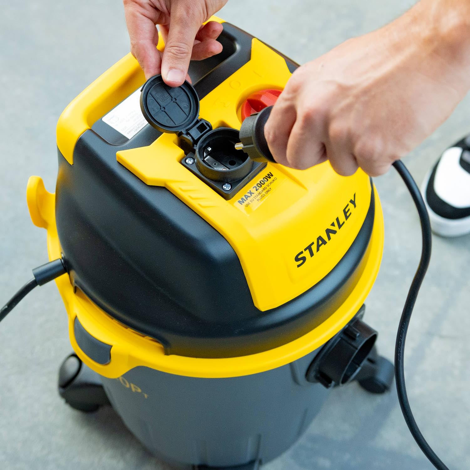 STANLEY Aspiratore Solidi e Liquidi SXVC25PTDE con Presa Elettroutensili  (1200 W, 25 l) : Amazon.it: Casa e cucina