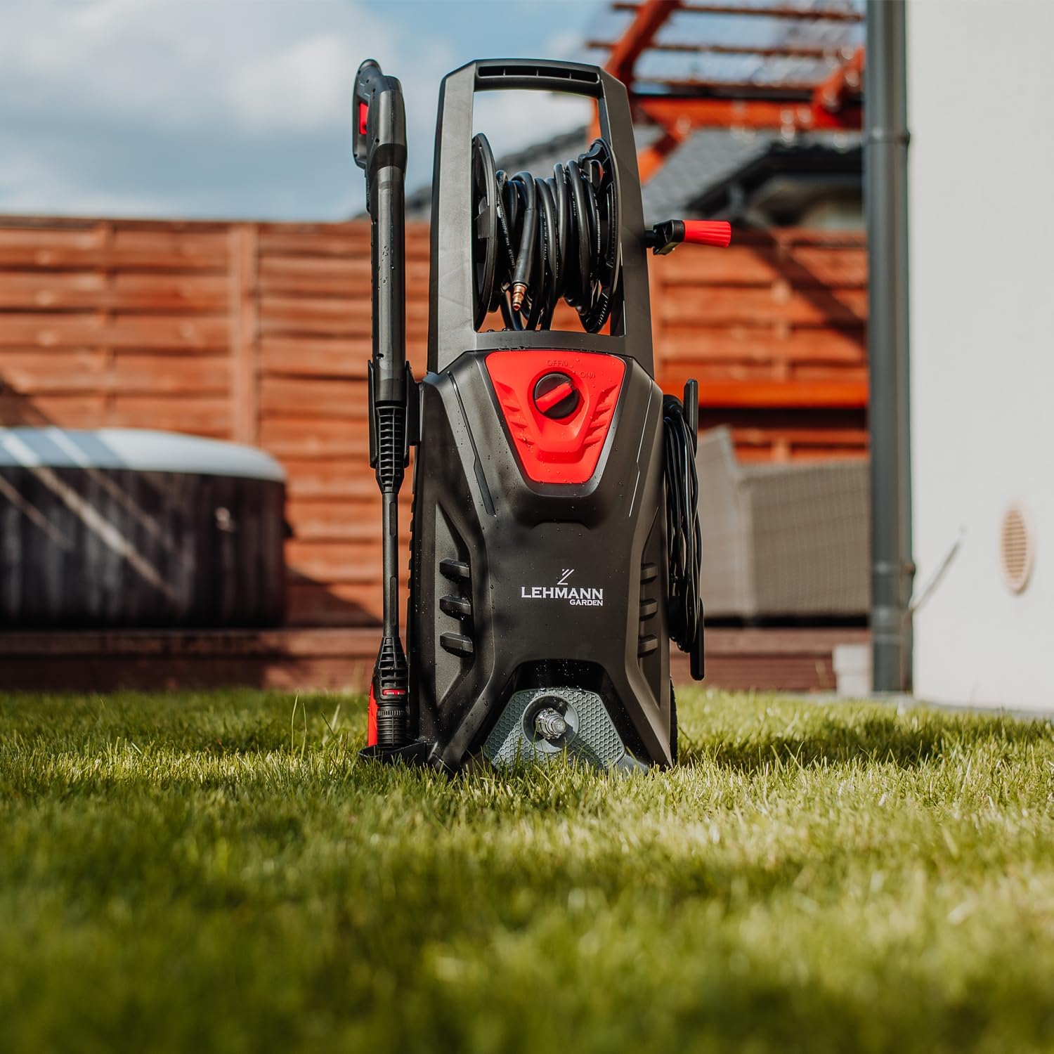 Lehmann Hudson Hidrolimpiadora de Alta Presion, 1800 W, Presión Máxima 220 Bar, Capacidad de Extracción de 450 l/h, Juego de Accesorios - Cepillo para Patios, Lanza Espumante, Cepillo para Llantas