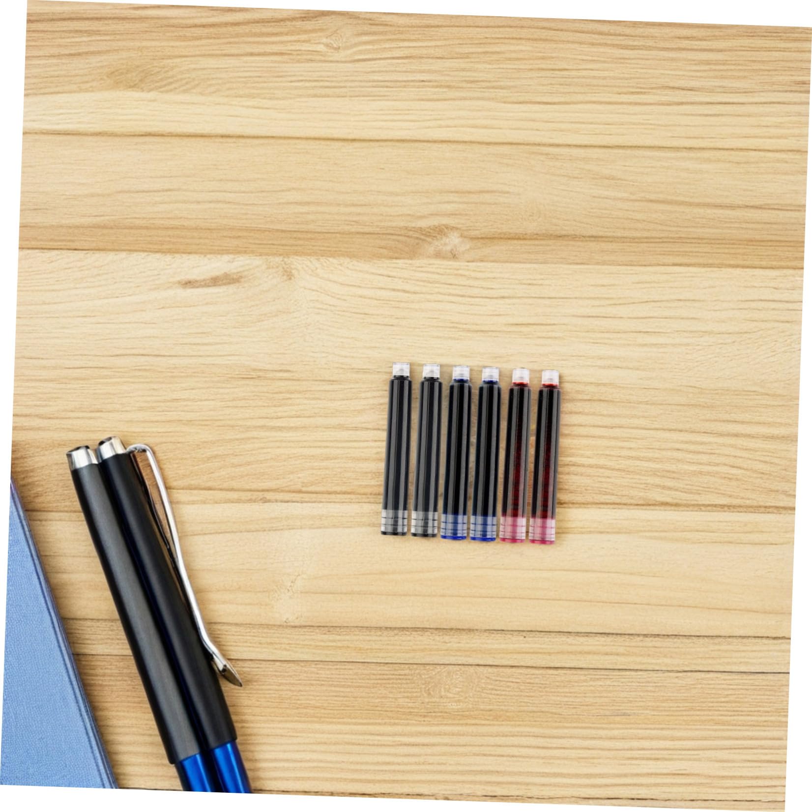 SECFOU 450 Pezzi Ricariche in Plastica per Penna Stilografica di Inchiostro 3,4 Mm Colori Blu Nero Rosso Facili da Sostituire per Scuola e Ufficio
