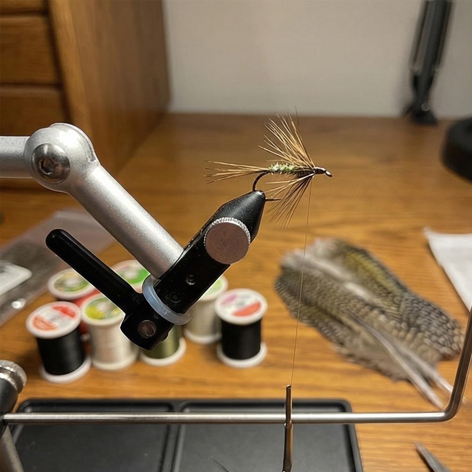 Station de fixation de mouche avec socle rotatif à 360° - Outil de fabrication de leurres de pêche - Étau rotatif avec base