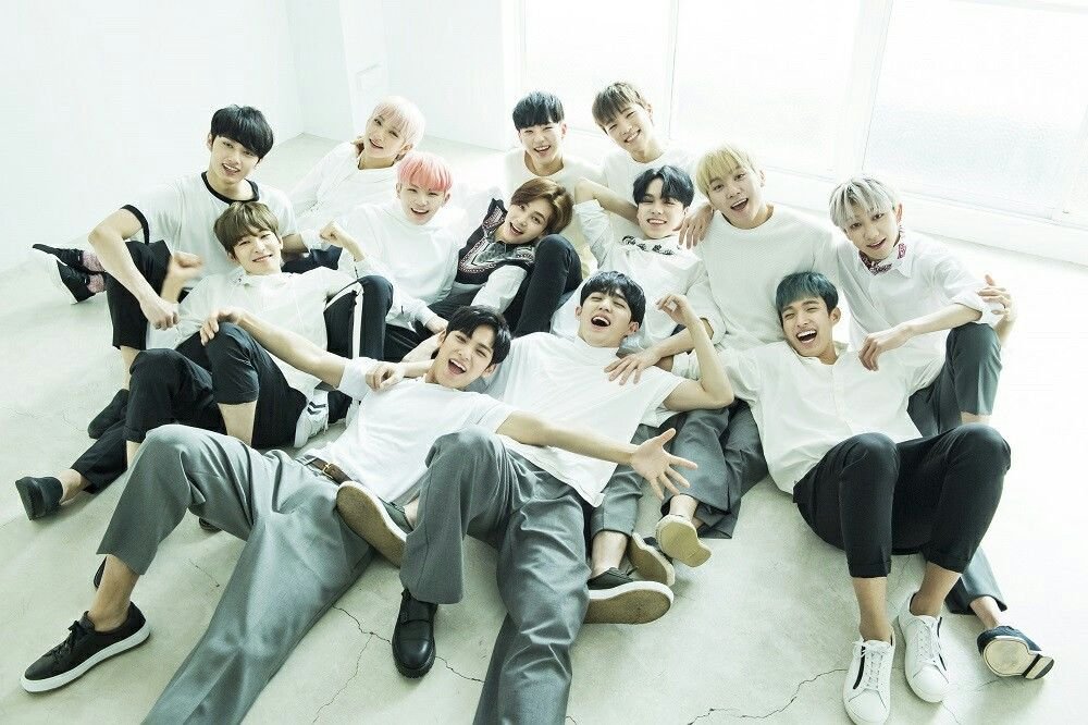 "pledis Seventeen [17 CARATI] 1° Mini Album CD+Poster+Cartolina Fotografica 13p+Numero di TRACCIATURA K-Pop SIGILLATO