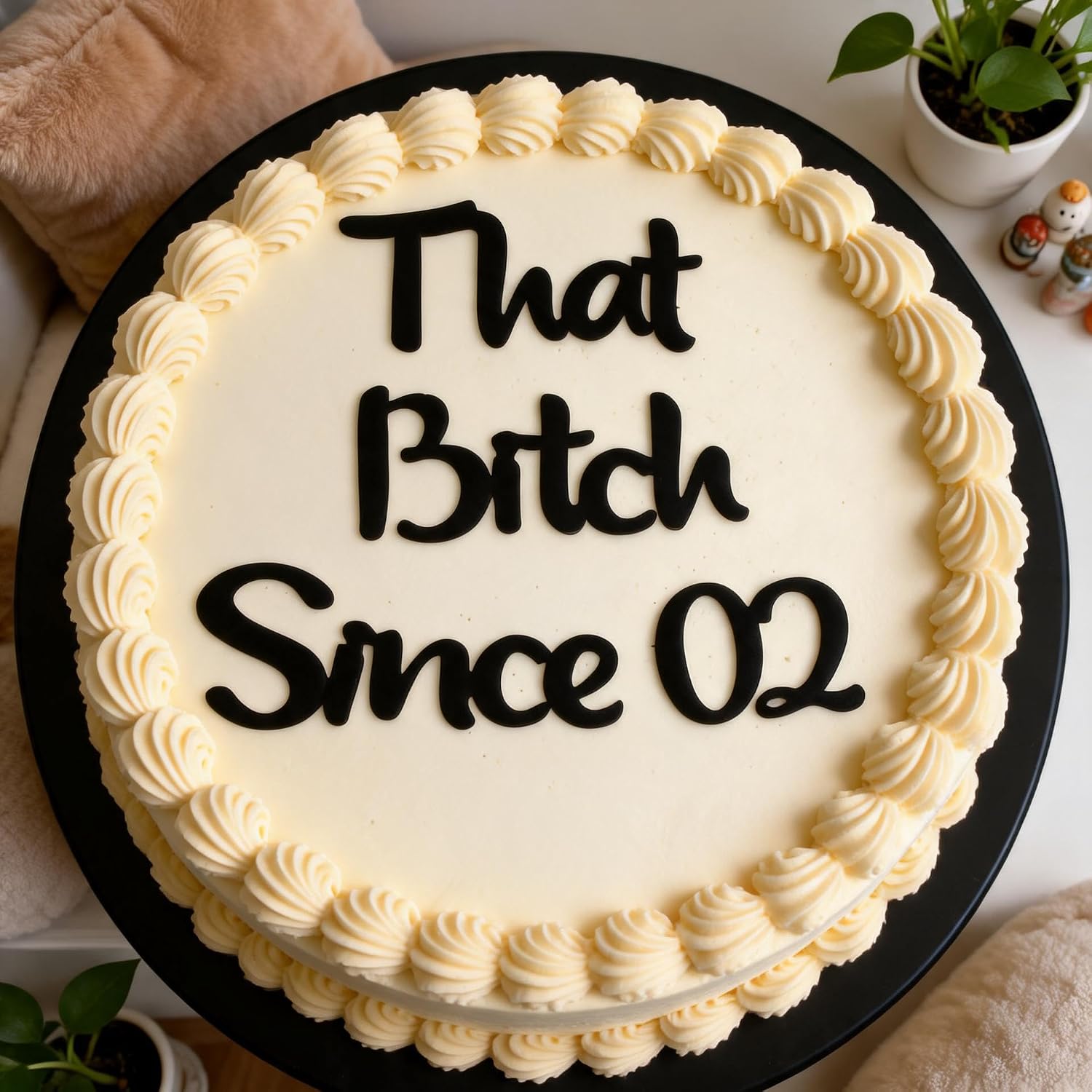 Q0444 Funny “That Bitch Since 02” Cake Topper, Black Acrylic 24th Birthday Cake Decoration for Women Girls, Stylish 2002 Birthday Party Supplies, Trendy Script Cake Sign for Happy Birthday Celebration