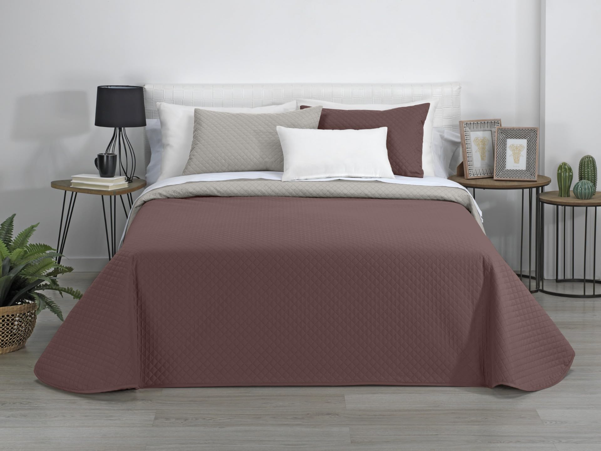 Couvre lit matelassé Estoralis AVA 180x270 cm beige marron pour lit single