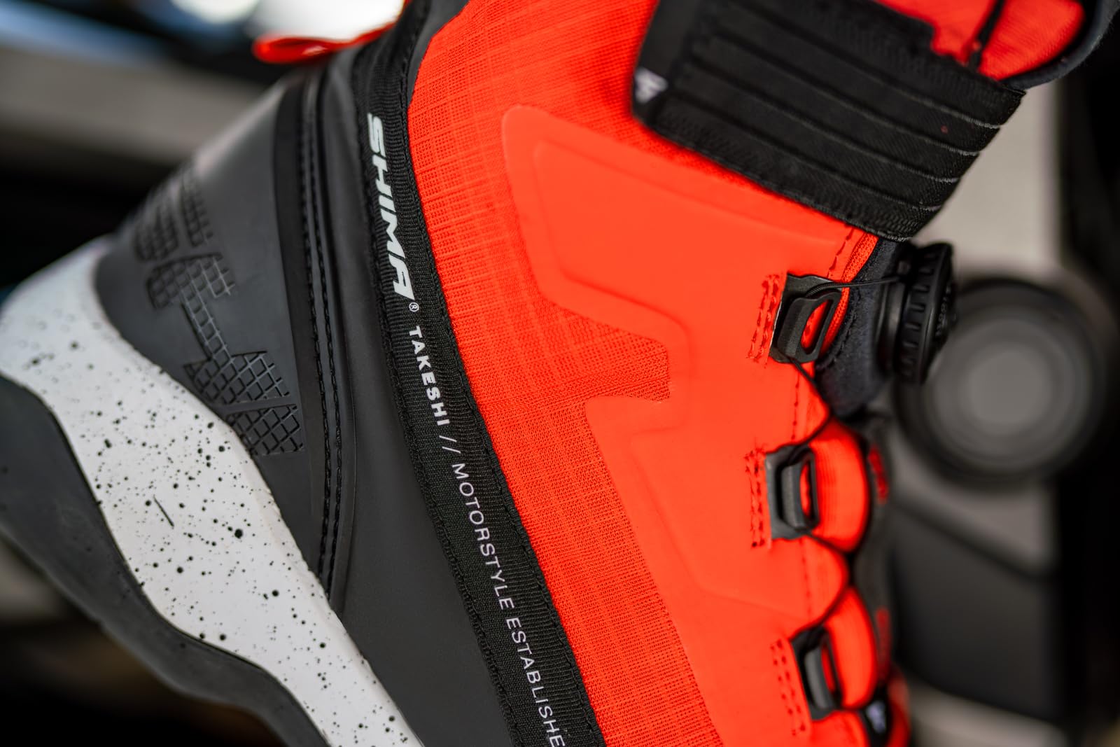 SHIMA TAKESHI VENT, Zapatos de Motocicleta para Hombres - Transpirables, Zapatos de calle reforzados con sistema de cierre ATOP, Suela antideslizante, Mango de cambio de marchas (Camo, 42)