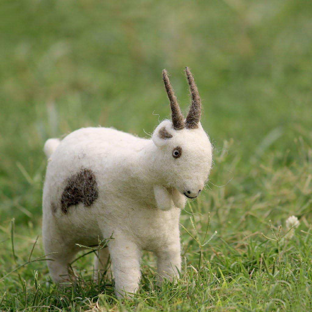 DeKulture Needle Felted Wool Goat Ornament - Eco-Friendly, Handmade Christmas Decoration (8x3x4)