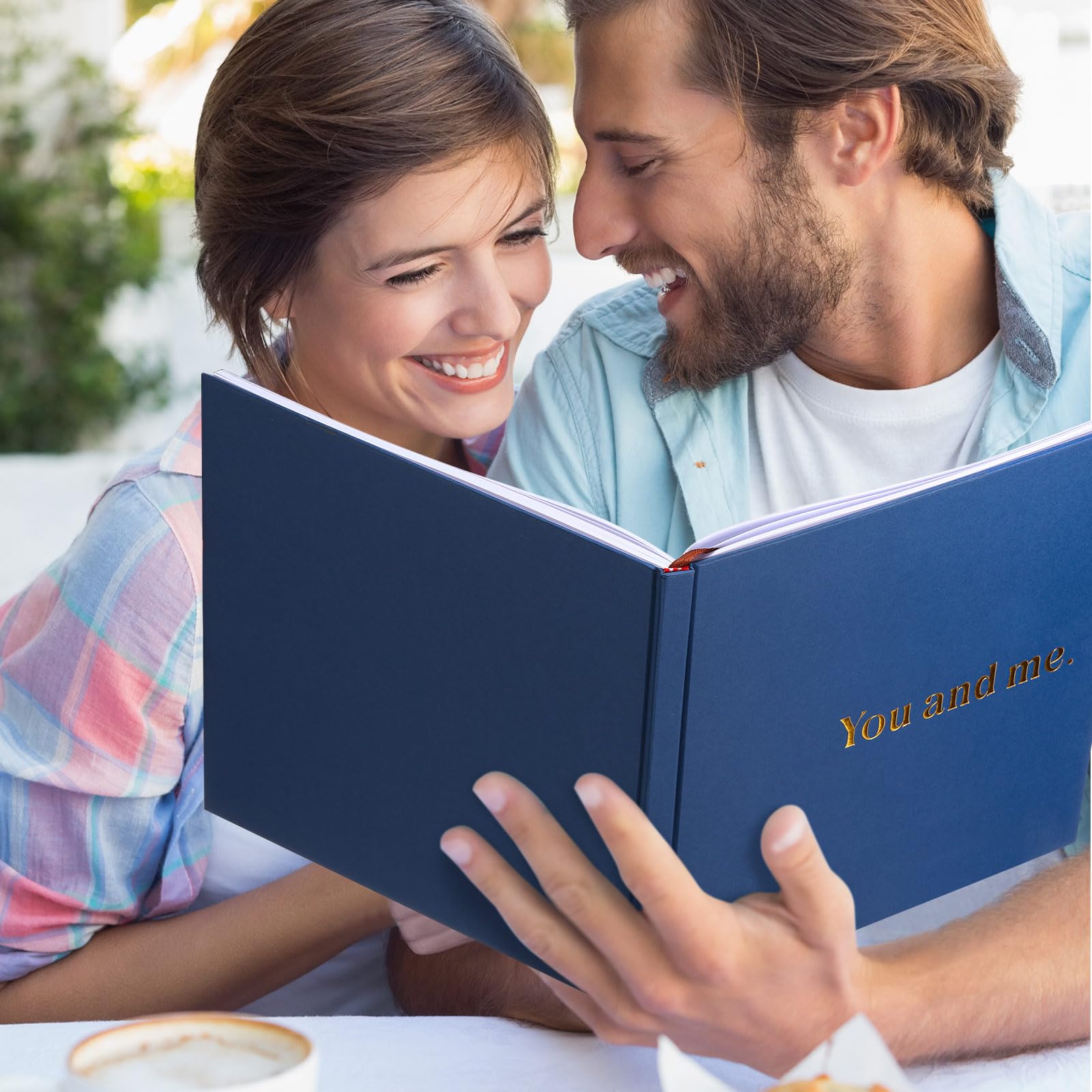 Colarr Album photo à couverture rigide pour couples - 144 pages - 22,1 x 22,1 cm - Album photo pour couple - Journal de souvenirs pour couple - Cadeau pour mariage - Avec 2 marqueurs (bleu marine, You