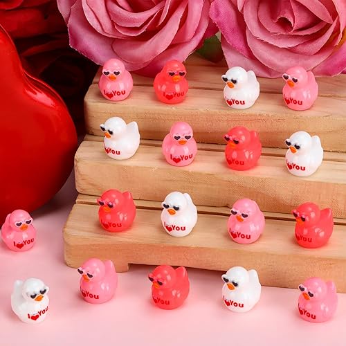 Miniatura 5 de 120 piezas de mini patos de resina para el día de San Valentín, letras rojas, rosas y blancas, diminutos patos de resina a granel, pequeñas figuras