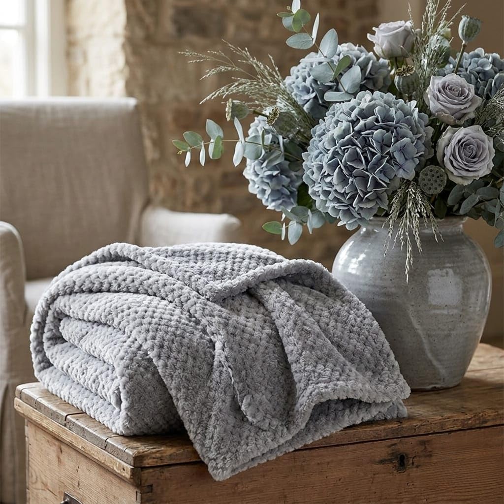 Coperta Plaid 200x150 cm BOSALONI HOME Paris Collection, Morbido Pile Elegante per Divano e Letto, Arredo Casa Moderno e Raffinato, Coperta Calda e Leggera (Grigio)