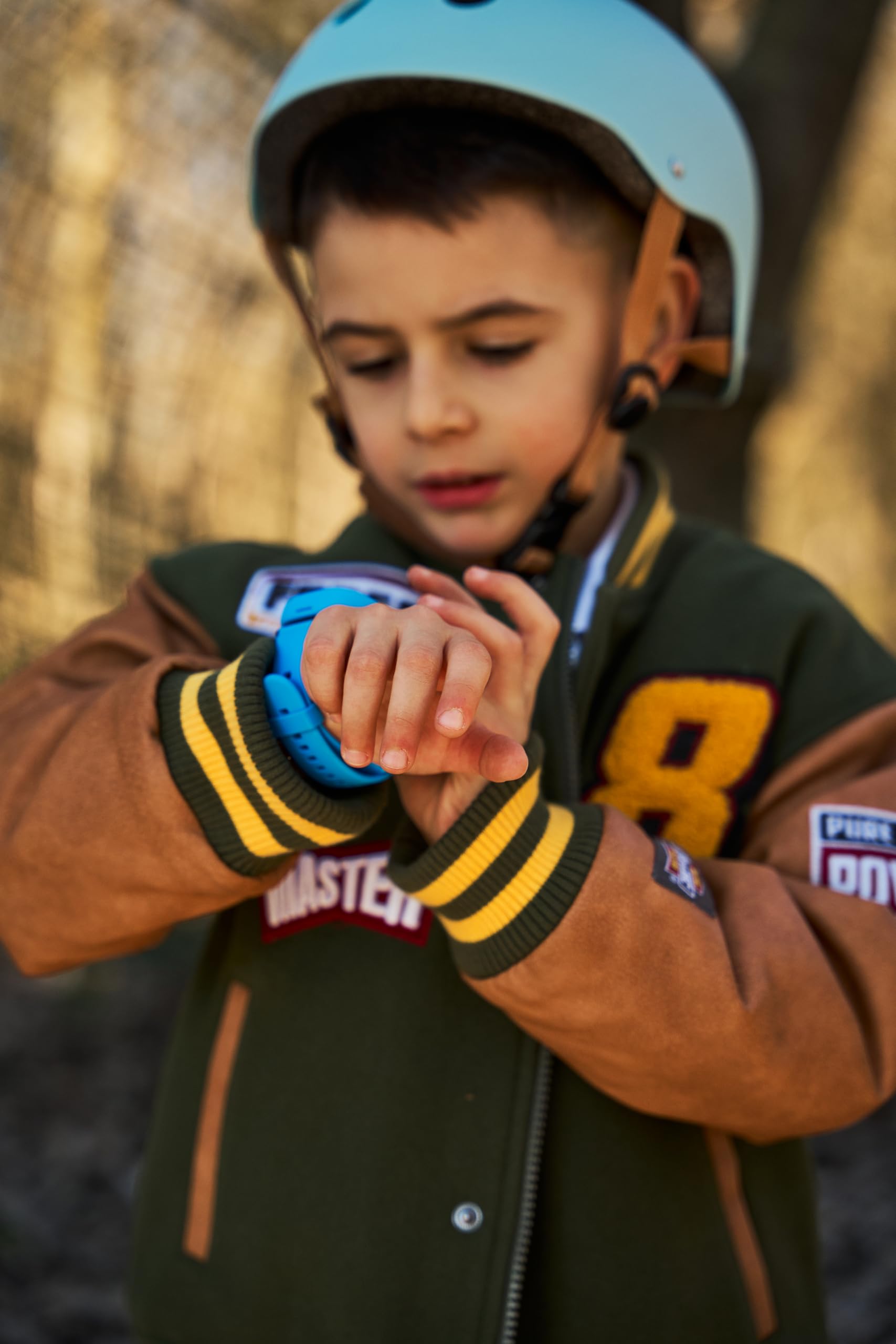ODS | Radiocom Smartwatch 4G/Wi-Fi per bambini, Smartwatch con GPS e SOS, Chiamate e videochiamate, Chat e messaggi, Fotocamera, IP68 impermeabile, App LAGENIO, Schermo 1.7", Accessori inclusi