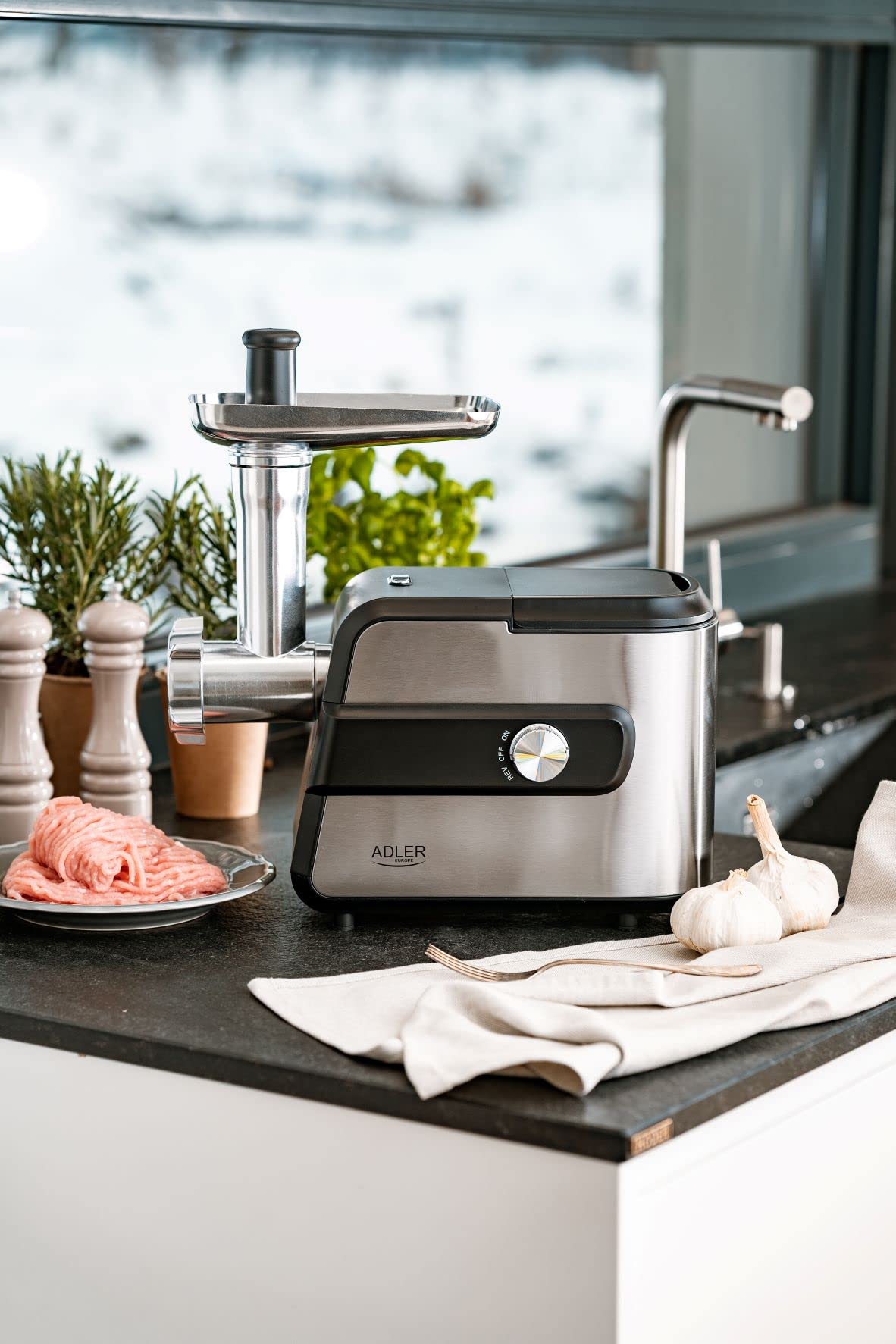 Adler AD 4813 - Picadora de carne nº 5 con rebanadora, 2000 W, máquina picadora de carne picada con carcasa de acero inoxidable, para carne y verduras