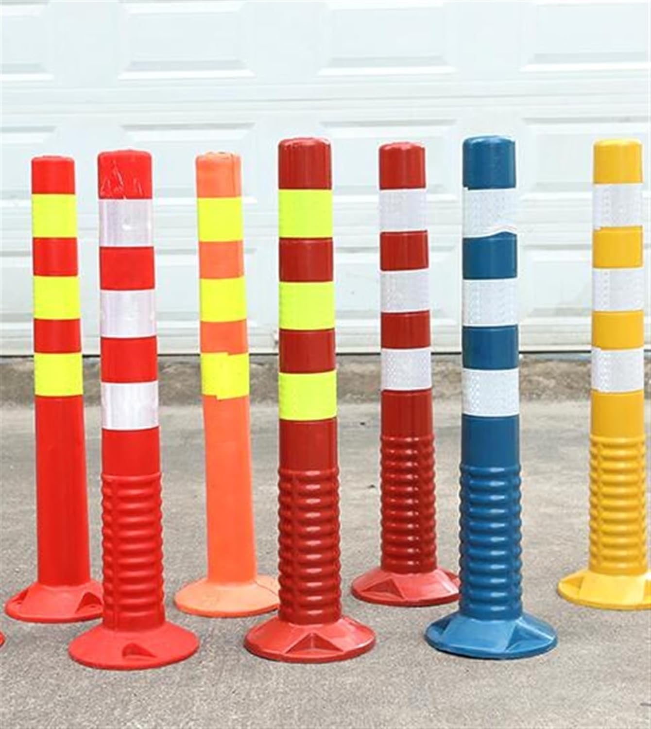Lot de 2 cônes réfléchissants pour chemins, parkings et chantiers de construction pour plus de sécurité et de visibilité