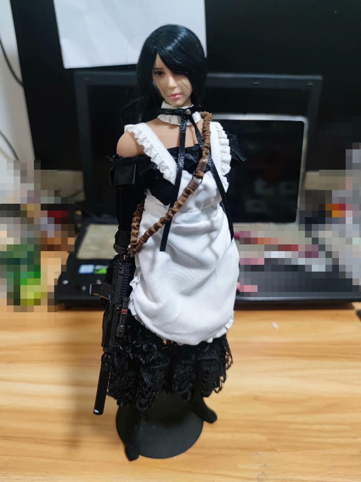 Robe de servante 1/6 pour poupée comprenant tablier et collier élégant