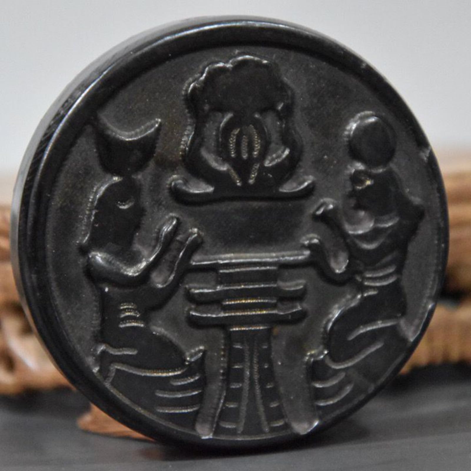 Météorite en fer Hongshan : une sculpture antique de 6 cm pour sublimer votre bureau