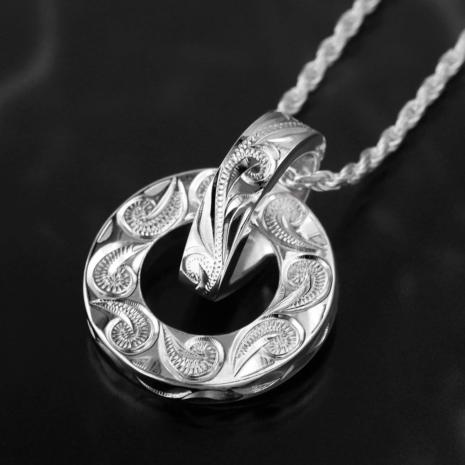 レイラニ] ハワイアンジュエリー クロス プルメリア＆スクロール彫り