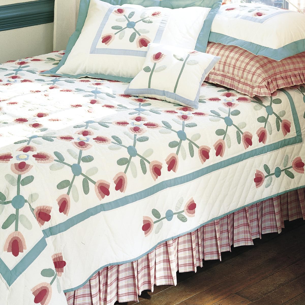 C&F Home Colonial Williamsburg Tulip Garden 100% Cotton King Bed Quilt Spring Springtime Floral Flowers Botanical Lightweight Machine Washable Reversible Bedspread Coverlet Bedding Bedroom Decor