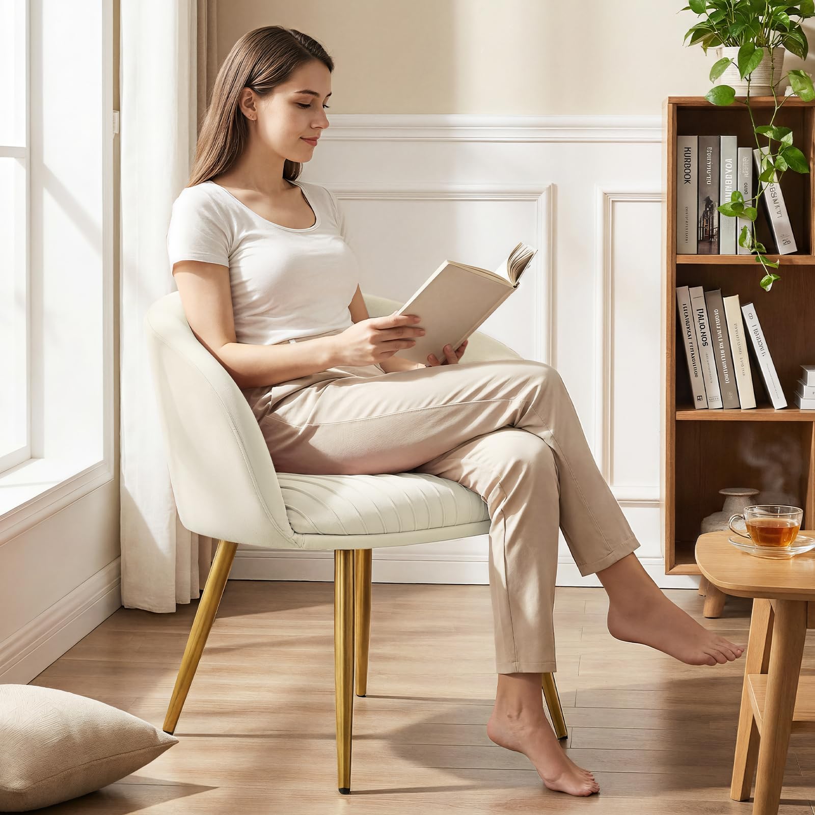 Hellove Schminktisch Stuhl aus Samt, Schminkstuhl Modern Polsterstuhl mit Metallbeinen, Relaxsessel, Vanity Sessel, Elegant Loungesessel, Armlehnstuhl für Schlafzimmer & Wohnzimmer, Beige