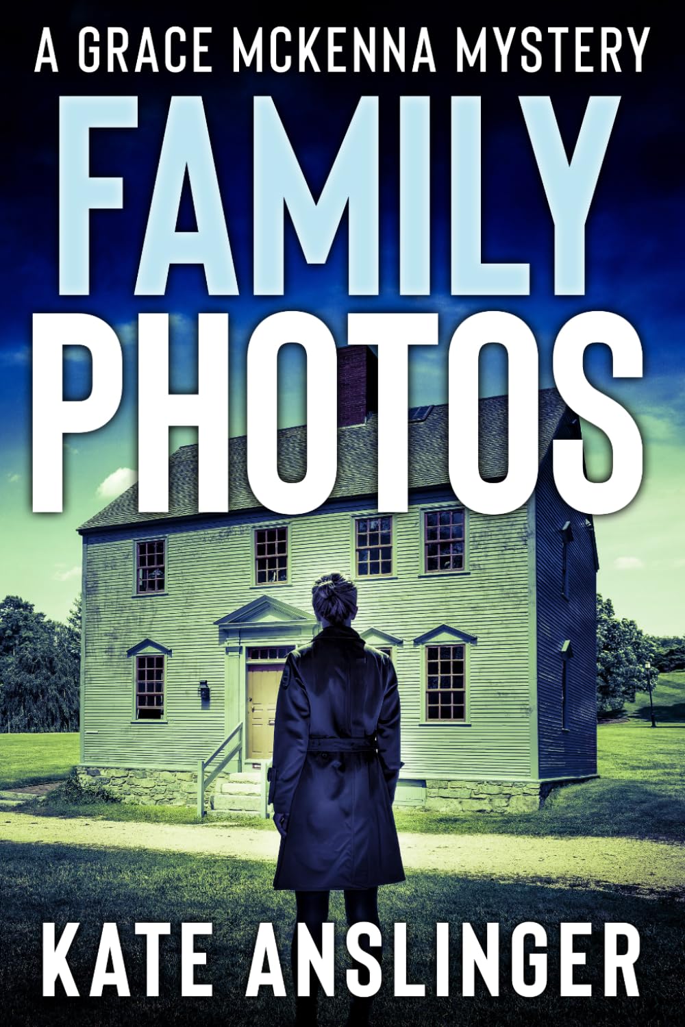 Family Photos: LARGE PRINT EDITION (The Grace McKenna Mystery Series-LARGE PRINT)